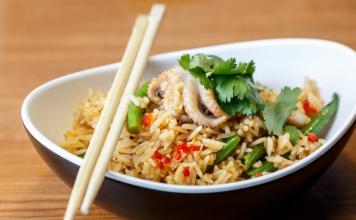 How to cook seafood fried rice